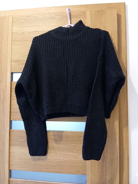 Czarny sweter półgolf krótszy XS