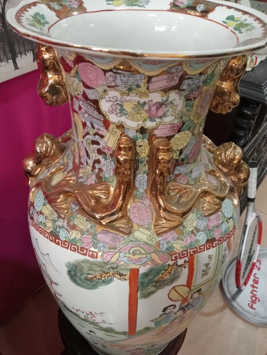 Jarrão oriental com suporte