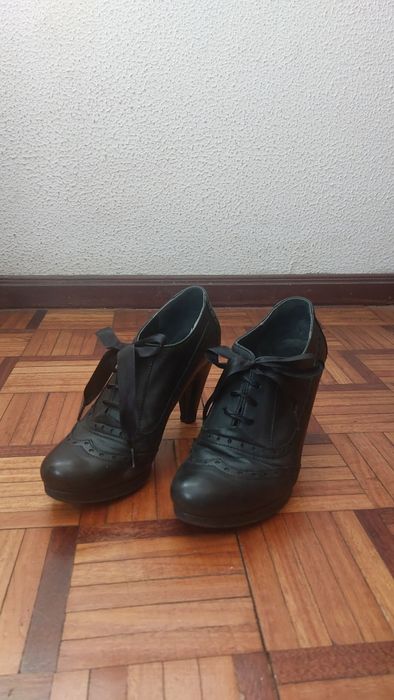 Botins pretos clássicos