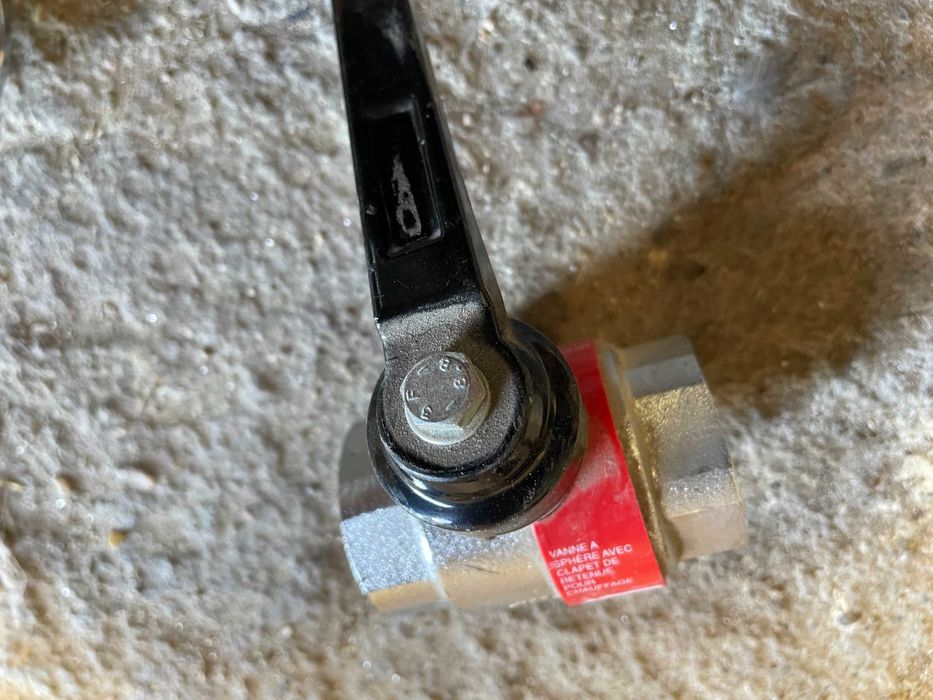 Válvula Ballstop Caleffi 1" . Válvula esfera com retenção incorporada