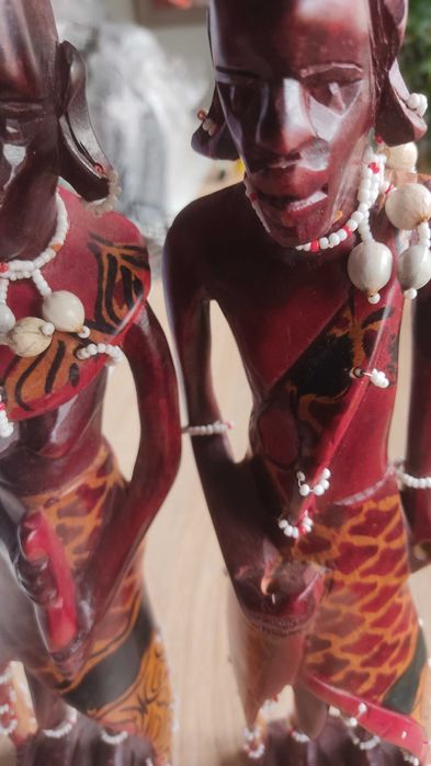 Estatuetas africanas [decoração]