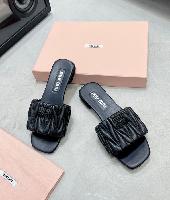 Нові. Новые шлепки .Новые. 40. Стелька 25,5 см.