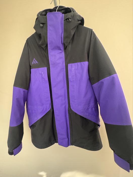 Дві куртки: ACG Jacket (CD7648-010) та ACG Lava Flow (HJ3735-010)