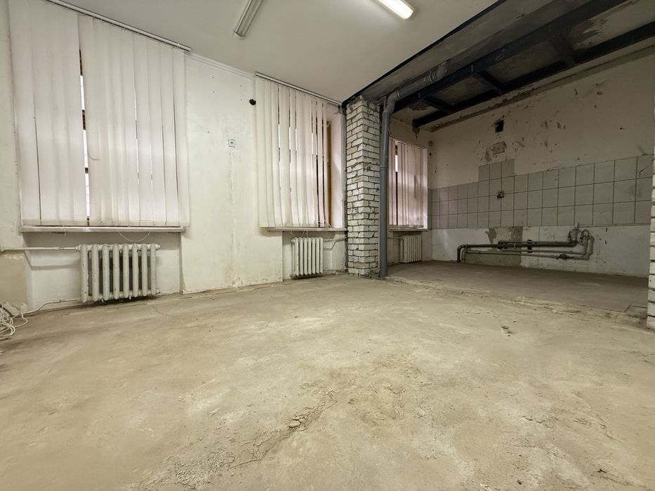 Продаю 4 комнатную квартиру в центре города. Дом специалистов.