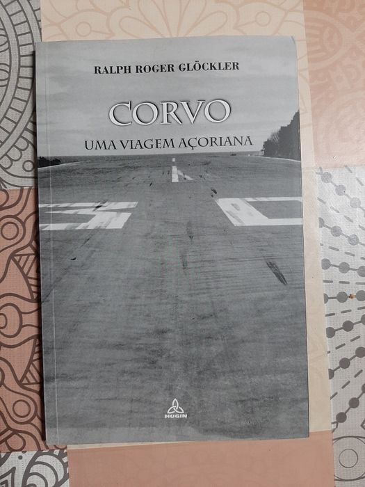 Livro "Corvo uma viagem açoriana"