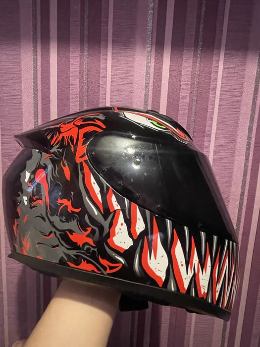 Мотошлем qike черно-красный