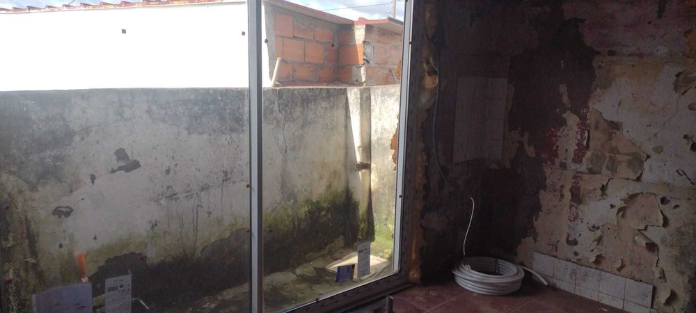 Casa Terrea para recuperar em Santa Clara de Louredo 75m2