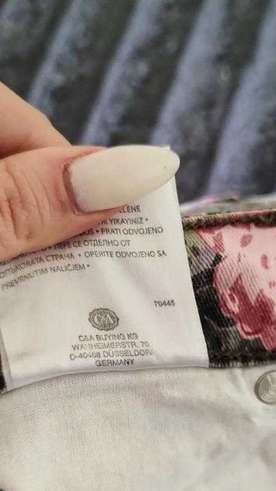 C&А шикарні жіночі джинси в рози, квіти. Супер скінні