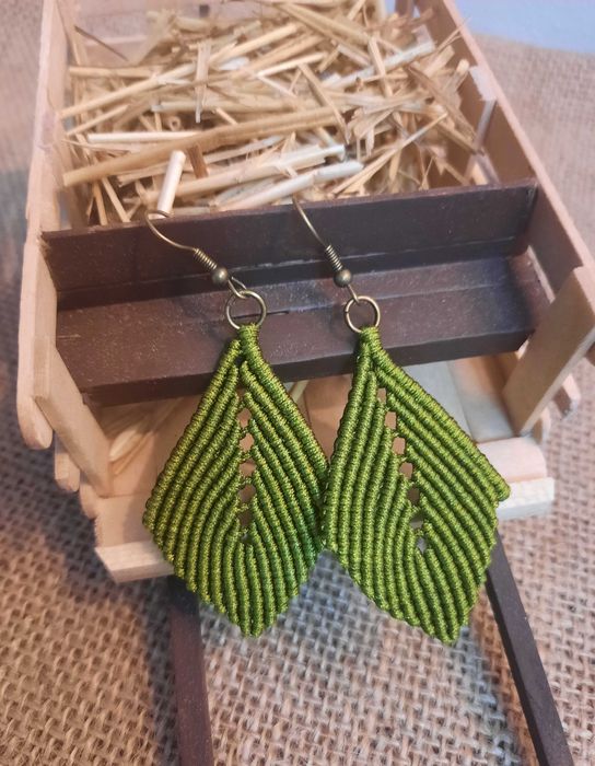 Brincos Folhas feito á mão