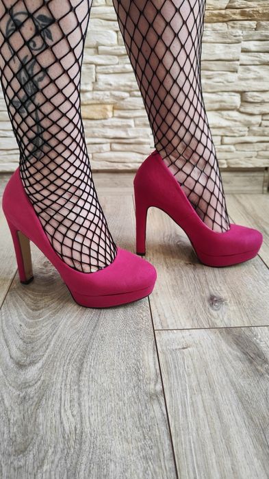 Buty czółenka szpilki zamszowe fuksja na platformie r.36