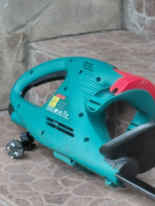 Продам кущоріз Бош