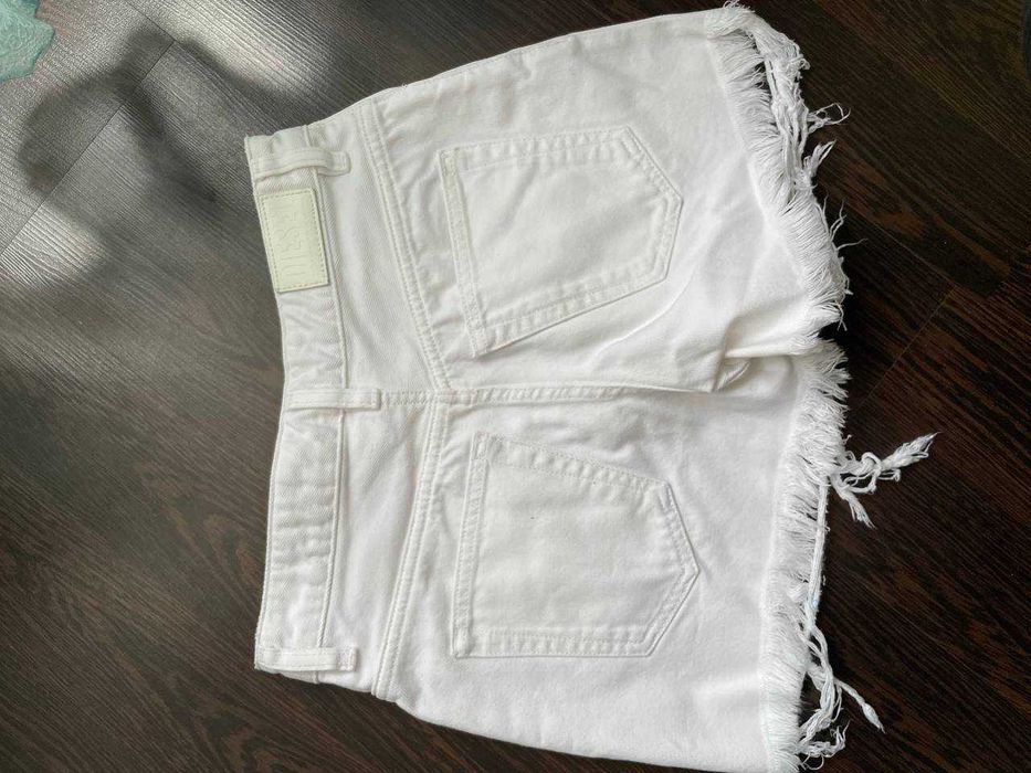 Жіночі білі шорти брендові Diesel
