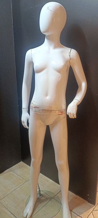 Manekin 150 cm dziecięcy pełnopostaciowy