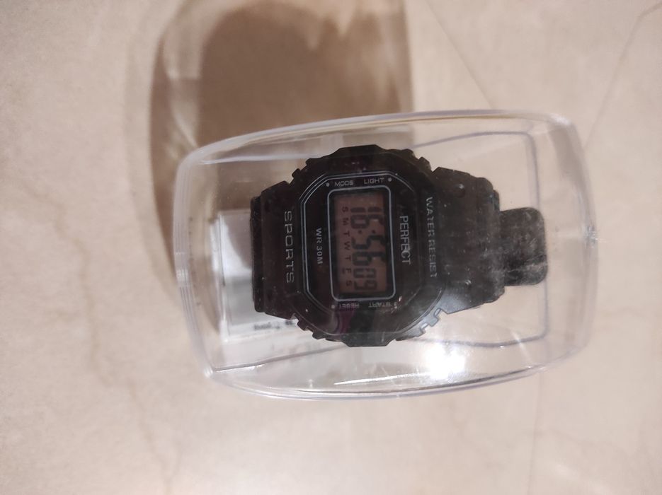 Часы наручные черные