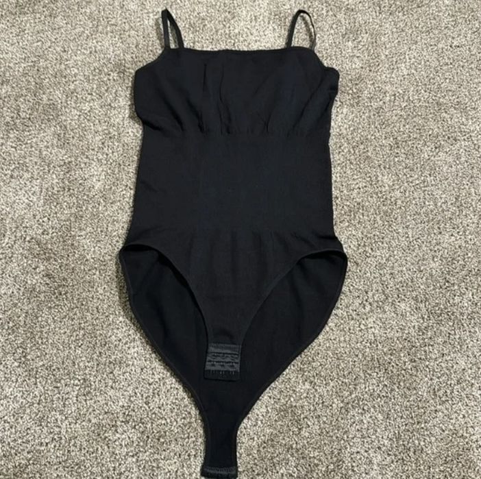 боді з ефектом утяжки