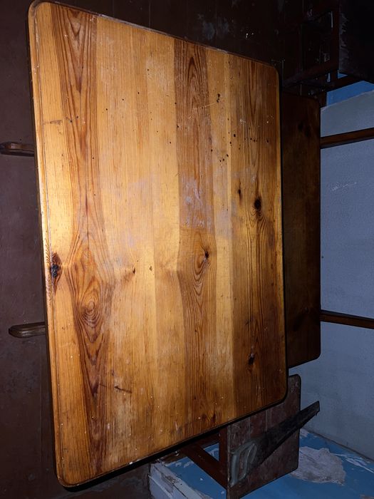 Стіл кухонний та дві лави дерево покрито лаком розмір 100х70