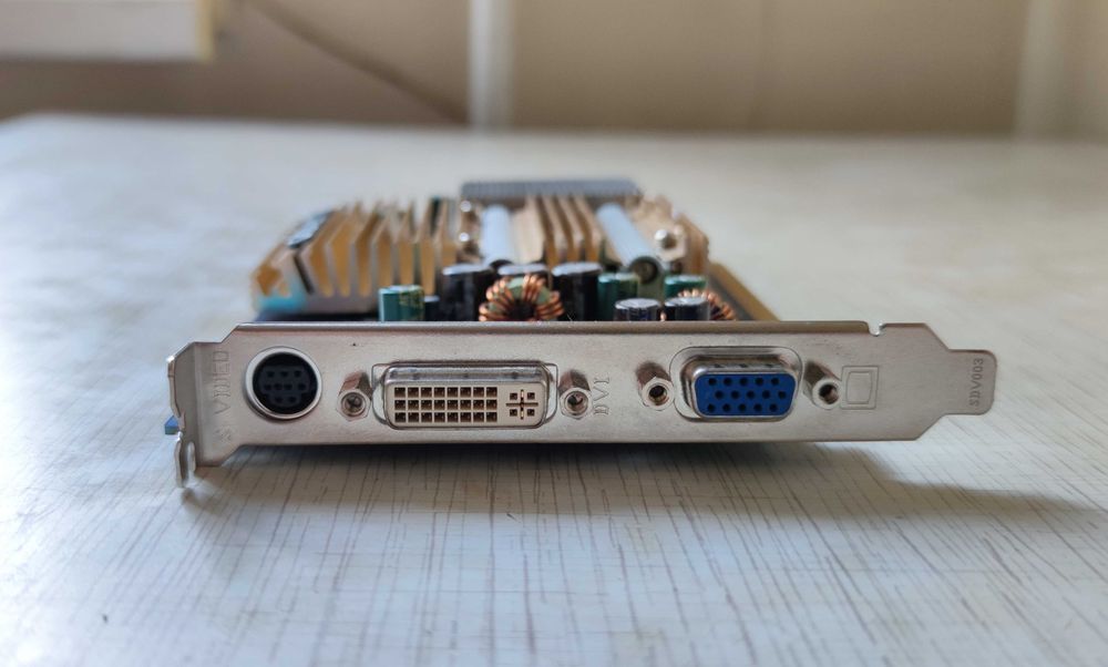 Видеокарта GIGABYTE GeForce 7600 GT 256 Мб DDR2 PCI-Ex 16x: 350 грн ...