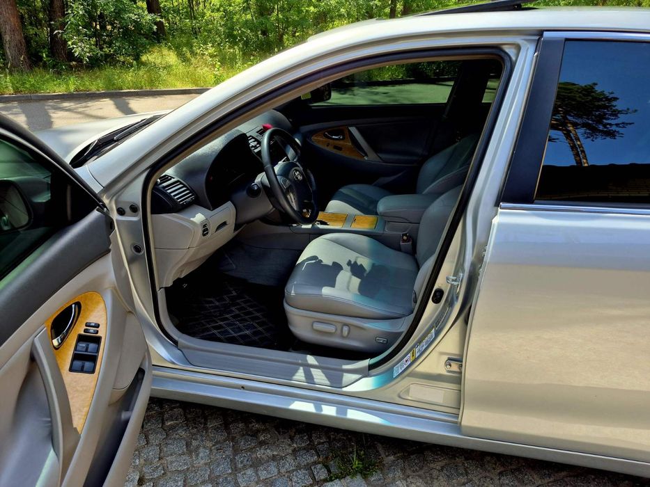 Продам срочно Toyota camry XLE