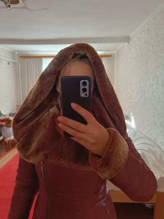 Дуже гарна жіноча дубльонка, шкіра, колір марсала