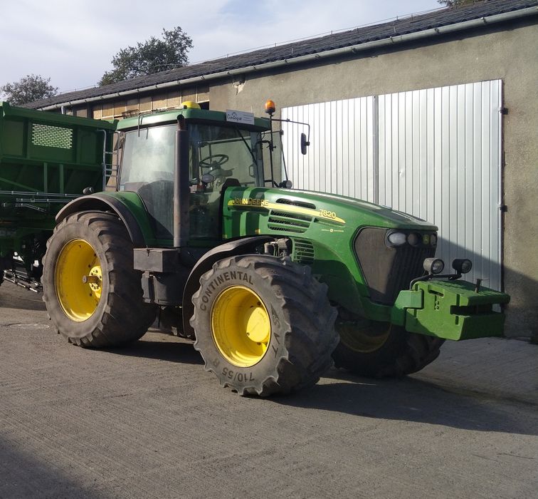 John Deere 7820.