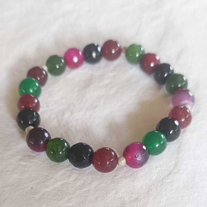 Bransoletka kamienie naturalne: agat, onyks, jadeit. Obwód 15,5 cm.