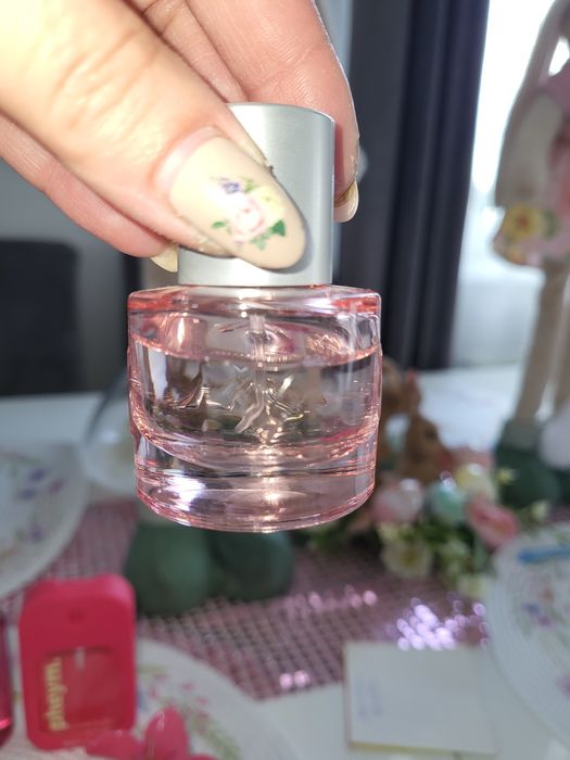 Super zestaw perfumów gratis kosmetyczka i spinka