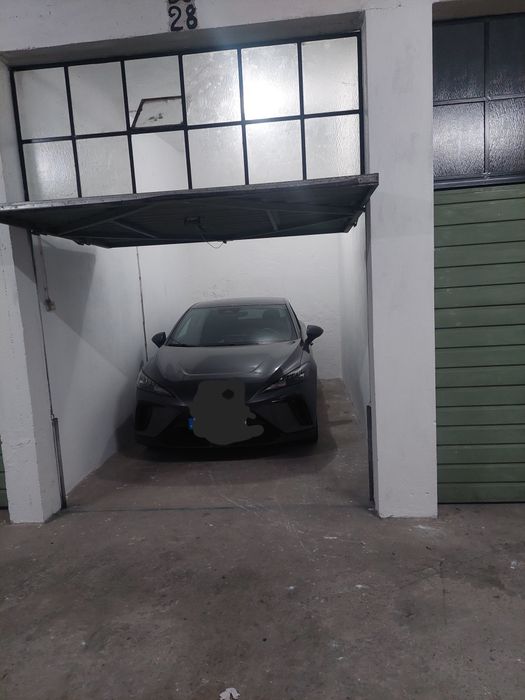 Garagem Box- 200m da Av. Da República