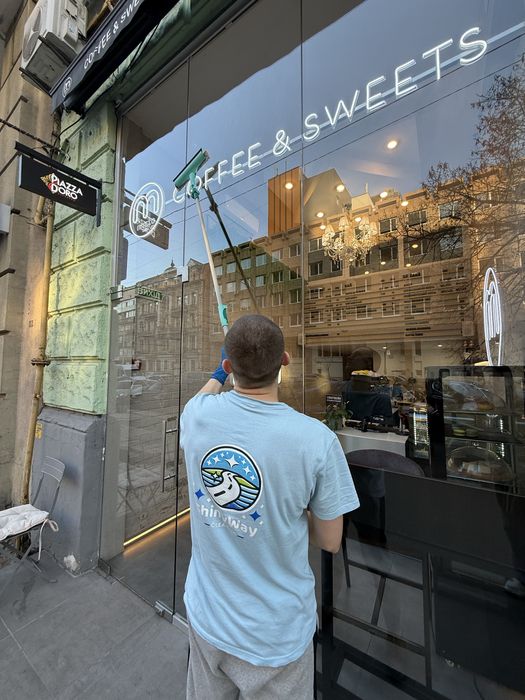 Сезонне миття вікон Київ | Чисто і без розводів