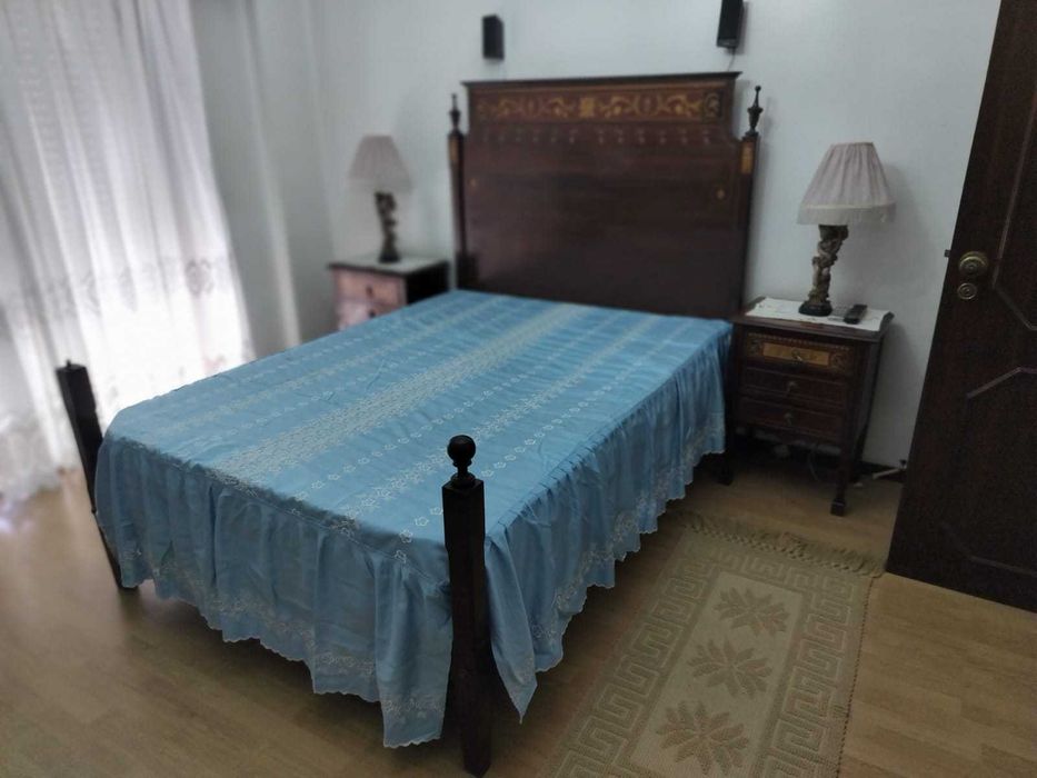 Cama de Casal com Mesinhas de Cabeceira -  Excelente Estado