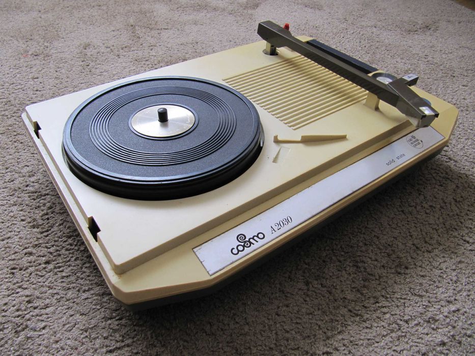 gira discos anos 70 marca Cosmo
