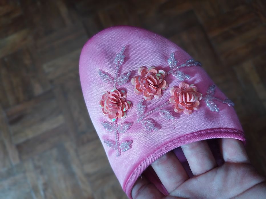 Chinelos rosa com lantejoulas & Chinelos roxos com estrela do mar