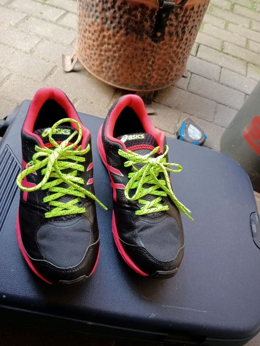 Buty Asics Gore-tex z kolcami roz 37,5