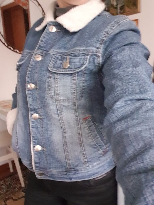 Джинсова куртка утеплена.