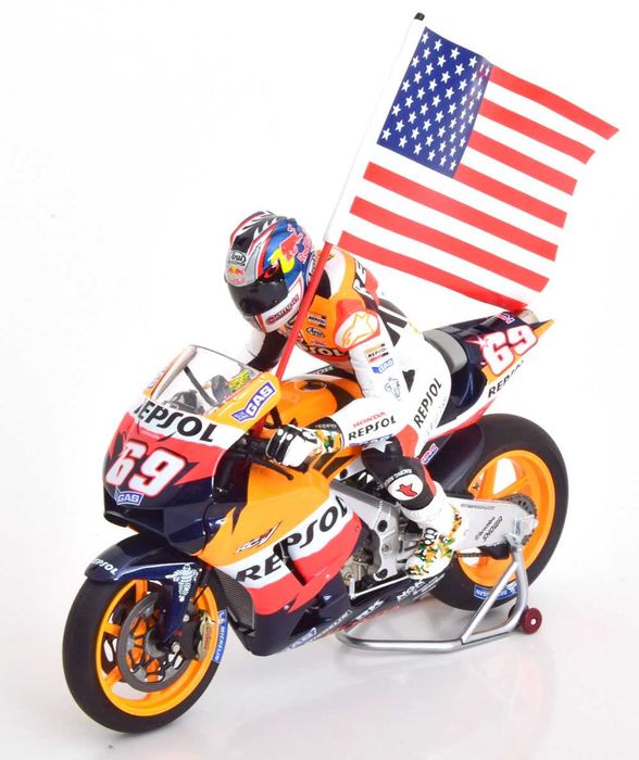 Модель Honda RC211V Moto GP World Champion 2006 Hayden Minichamps 1:12