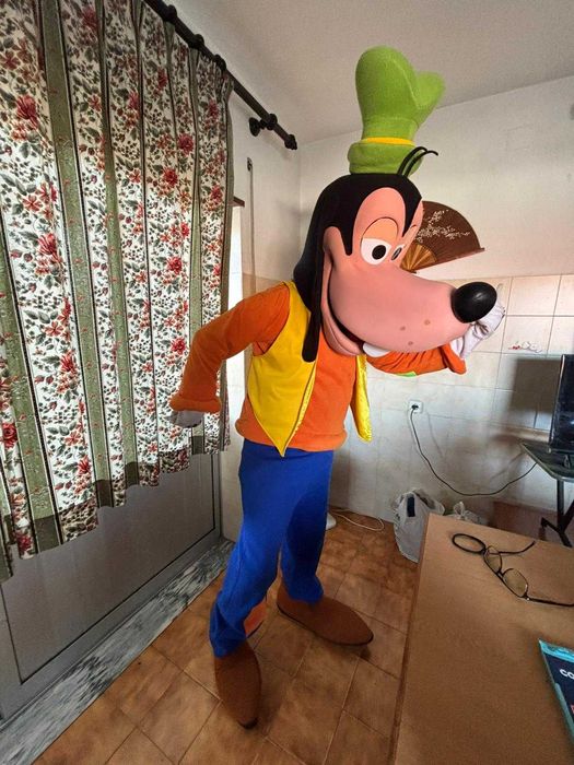 Mascote Pateta Completa