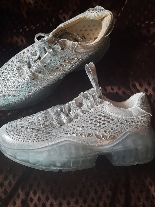 Кросовки новые.  Не подошёл размер