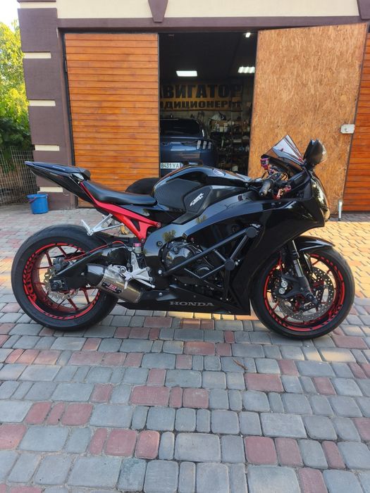Honda CBR 1000RR (Suzuki gsx r, Yamaha yzf R1)