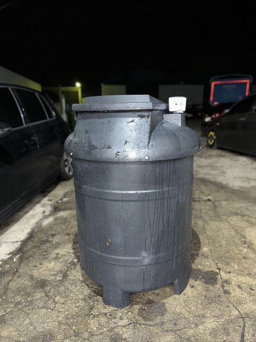 Oleao, deposito de oleo usado 300 litros