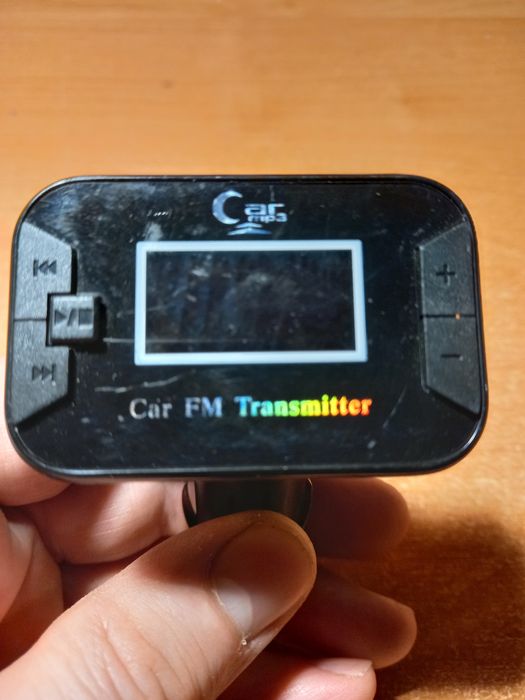 Зарядное 'USB 2 и трансмиттер