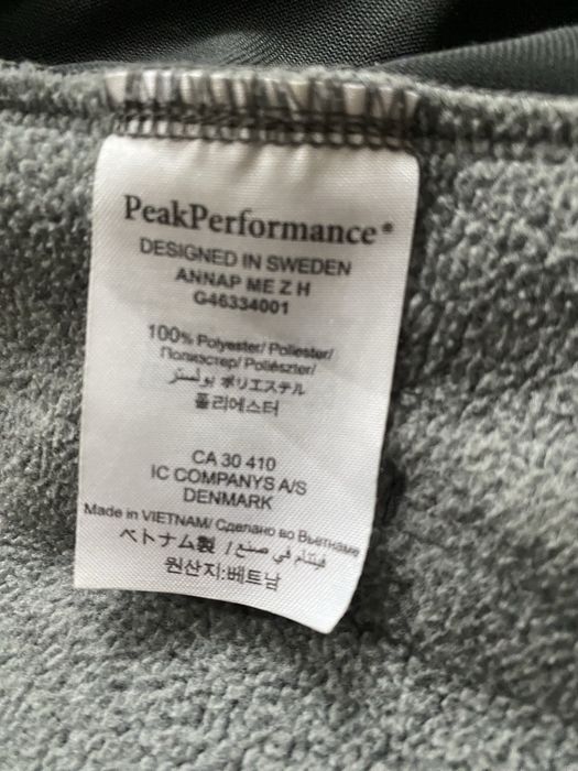 Вʼязана кофта peakperformance