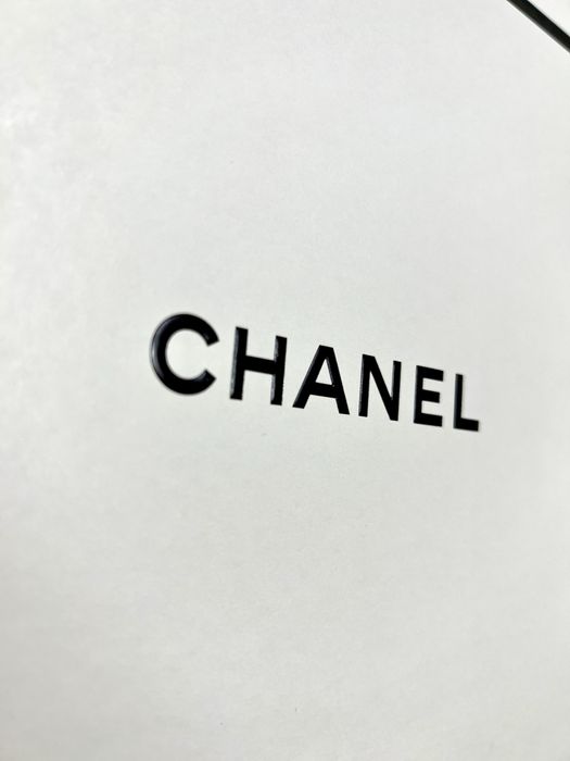 Caixa em papel da Chanel