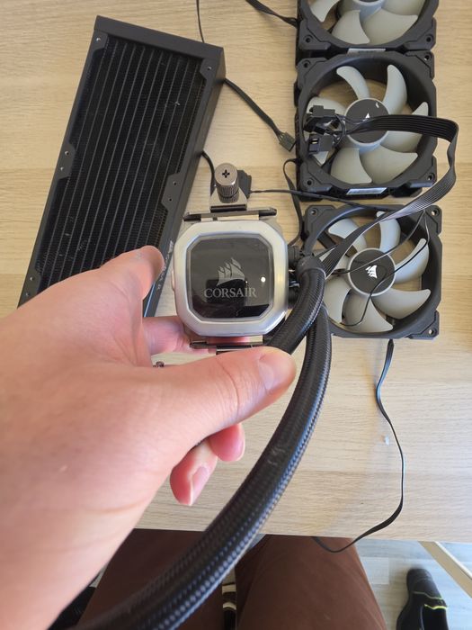 Water Cooler Corsair 360mm — 3 Fans