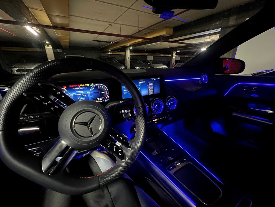 Mercedes GLA250e, AMG, com vários packs extra, garantia original