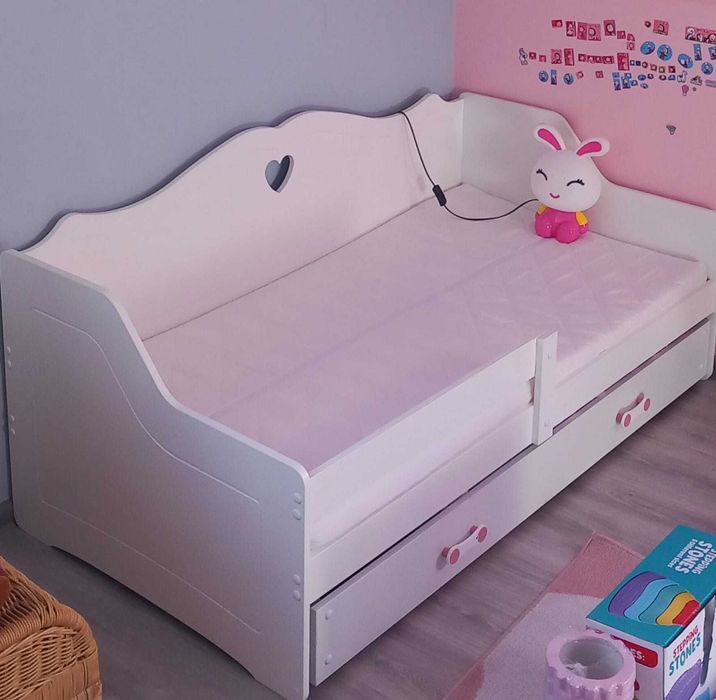 Łóżko dziewczęce