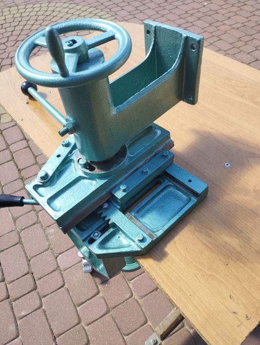 Stolik krzyżowy narzędziowy