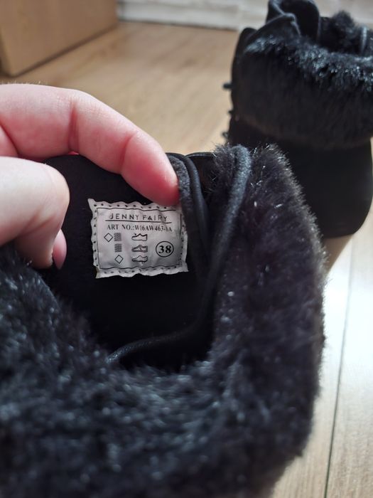 Buty zimowe na obcasie