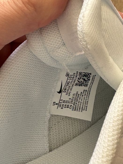 Нові кросівки Nike, білі, 39 розмір