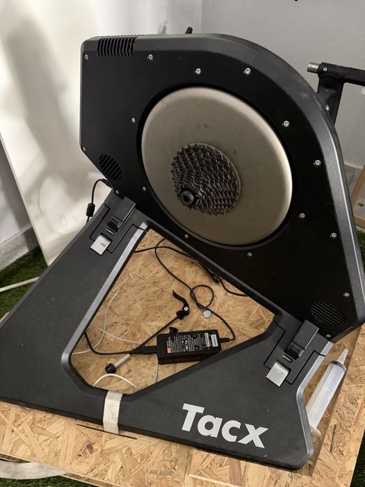 Rolo Tacx Neo - com apoio de roda