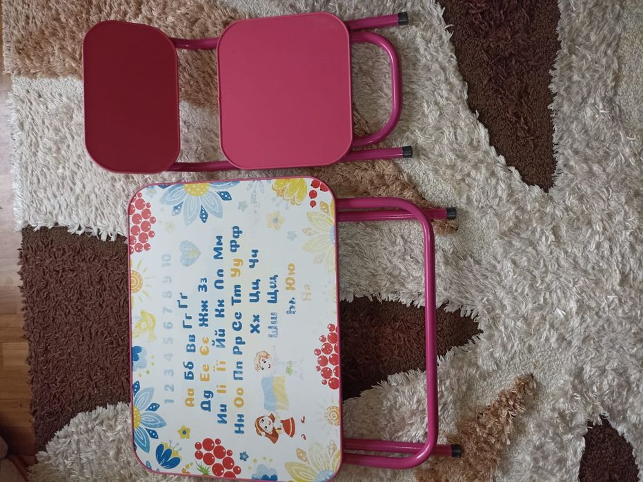 Продам стіл з кріслом