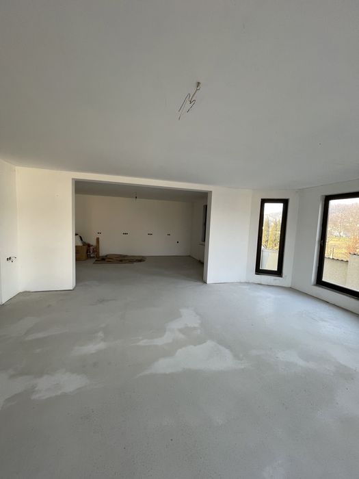 Продається сучасний двоповерховий будинок з великим підвалом